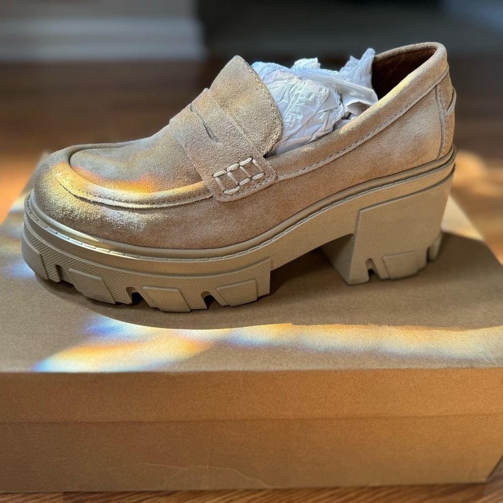 NWT Steve Madden Beth Penny Loafer in Sand Suede Chunky Lug Sole Slip On Tan